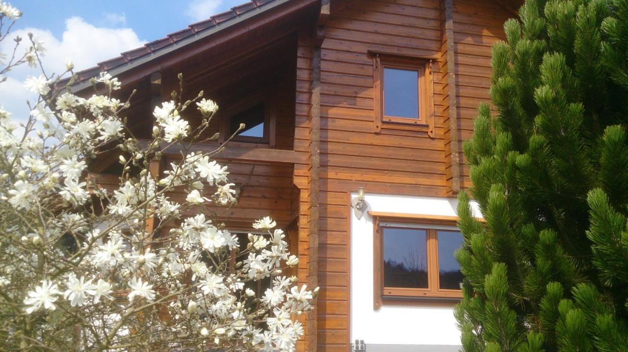 Steewer Landhaus Gemuetliche Ferienwohnung Bis 6 Pers In Ruhiger Ortsrandlage Stebach エクステリア 写真