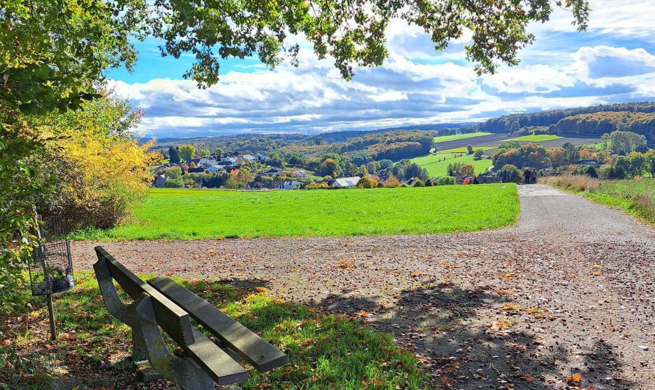 Steewer Landhaus Gemuetliche Ferienwohnung Bis 6 Pers In Ruhiger Ortsrandlage Stebach エクステリア 写真