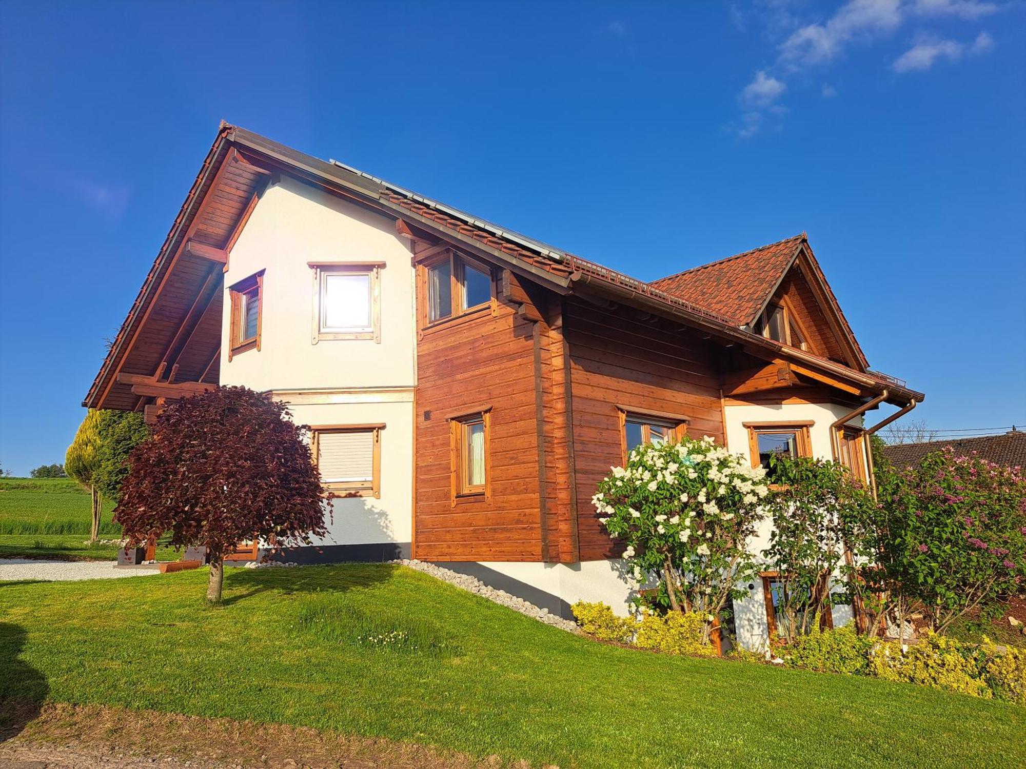 Steewer Landhaus Gemuetliche Ferienwohnung Bis 6 Pers In Ruhiger Ortsrandlage Stebach エクステリア 写真